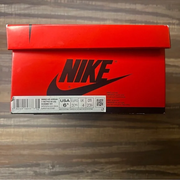 Nike Wmns Air Jordan 1 High OG Starfish Women’s 6.5 Orange NWT - Picture 9 of 9